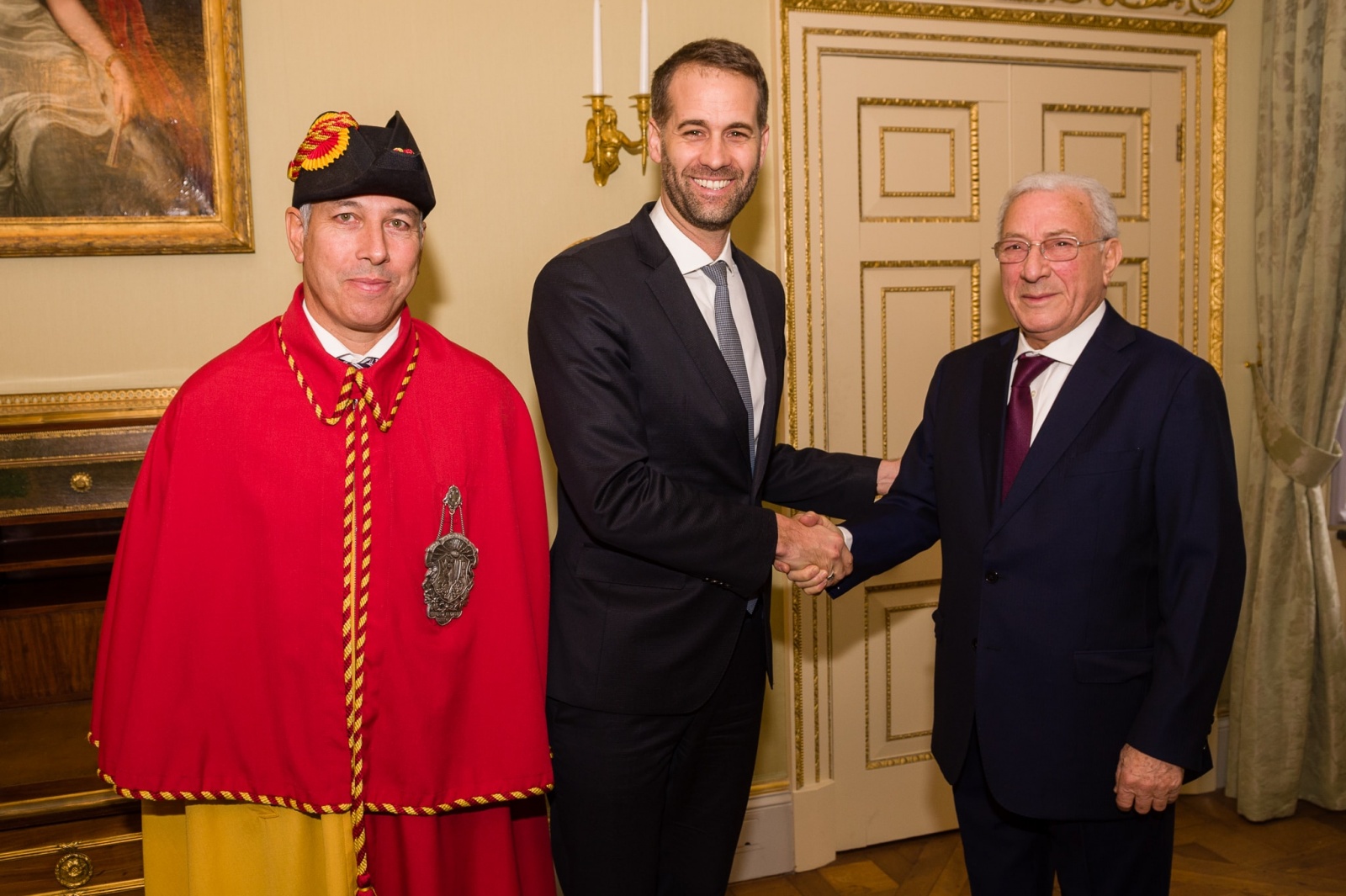 Monsieur Antonio Hodgers, Président du Conseil d'Etat et Monsieur Brahim Younes, consul général d'Algérie et doyen du corps consulaire de Genève