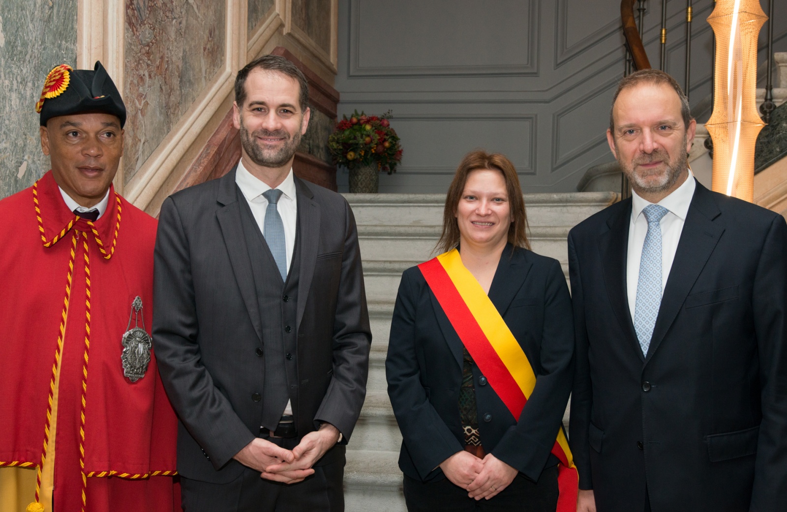  l'huissier du Conseil d'Etat, M. Antonio Hodgers, président du Conseil d'Etat, Mme Sylvie Malherbe, adjointe au maire de la commune de Collex-Bossy, et M. Thierry Apothéloz, conseiller d'Etat chargé du département de la cohésion sociale. Photo V. Botteron.