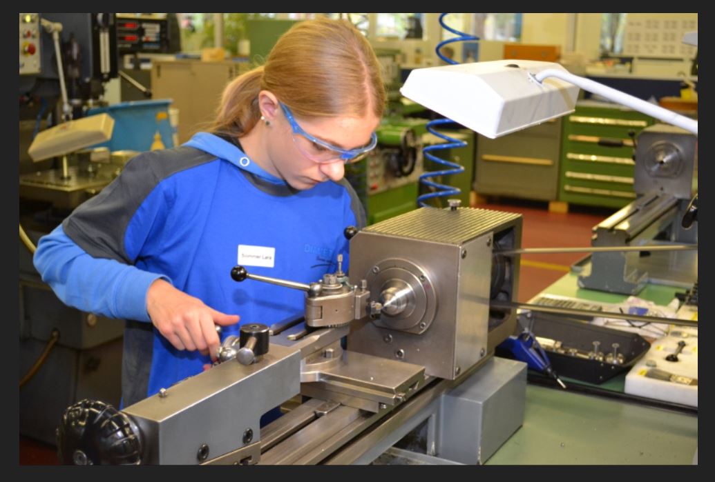 fille atelier technique