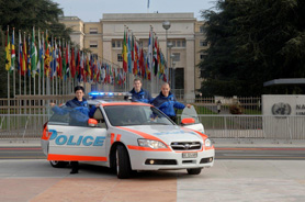 voiture de police devant le palais des nations