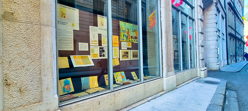 vitrines du secrétariat général du DIP, 6 rue de l'Hôtel de Ville  