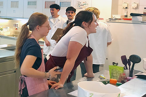 Les gagnantes du concours, Solane et Manon du CO Marais 