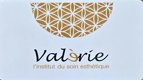 Carte de visite indiquant le nom du salon Valérie Esthétique