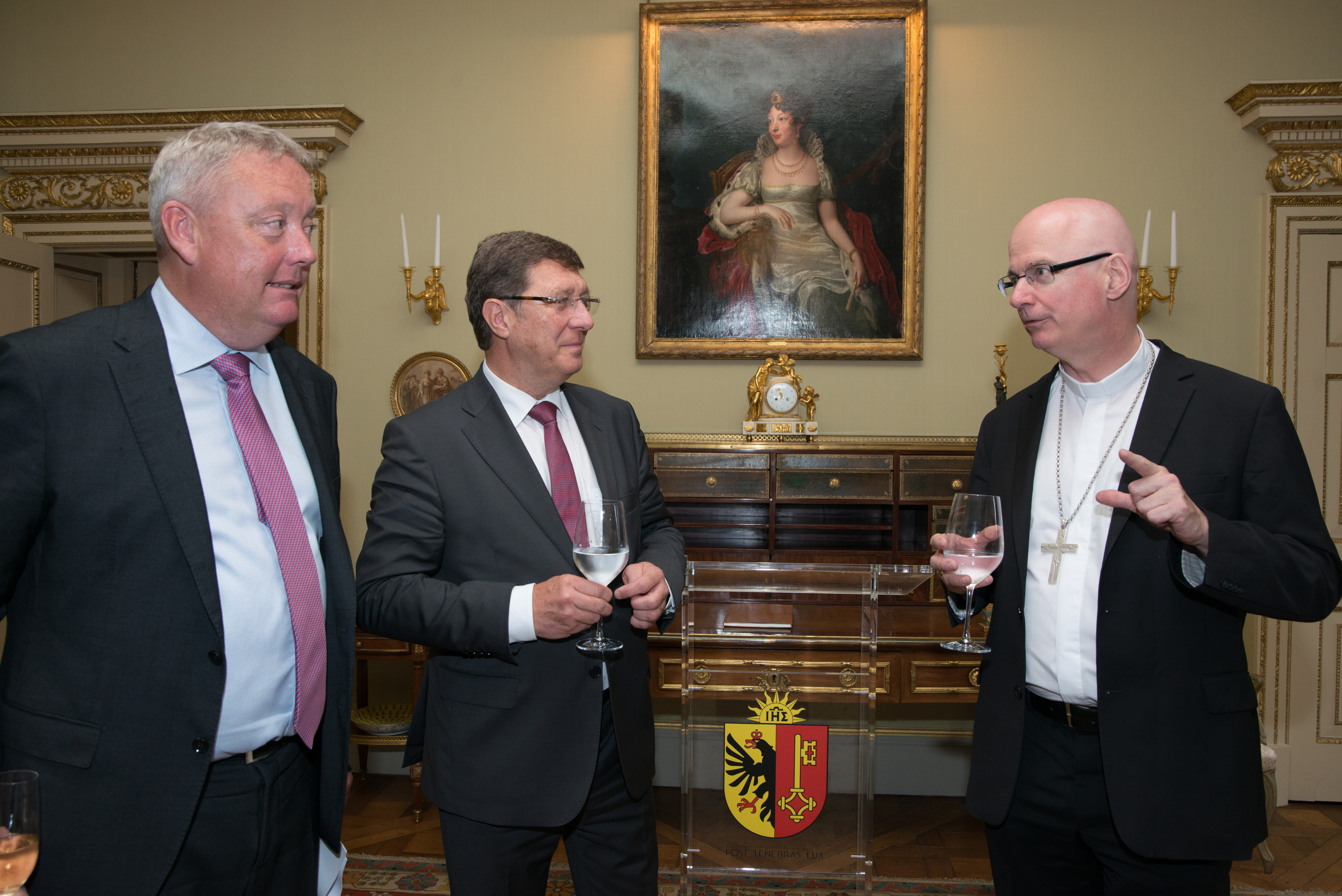 Discussion entre Monsieur Mauro Poggia, Monseigneur Charles Morerod et Monsieur Pierre Flückiger.