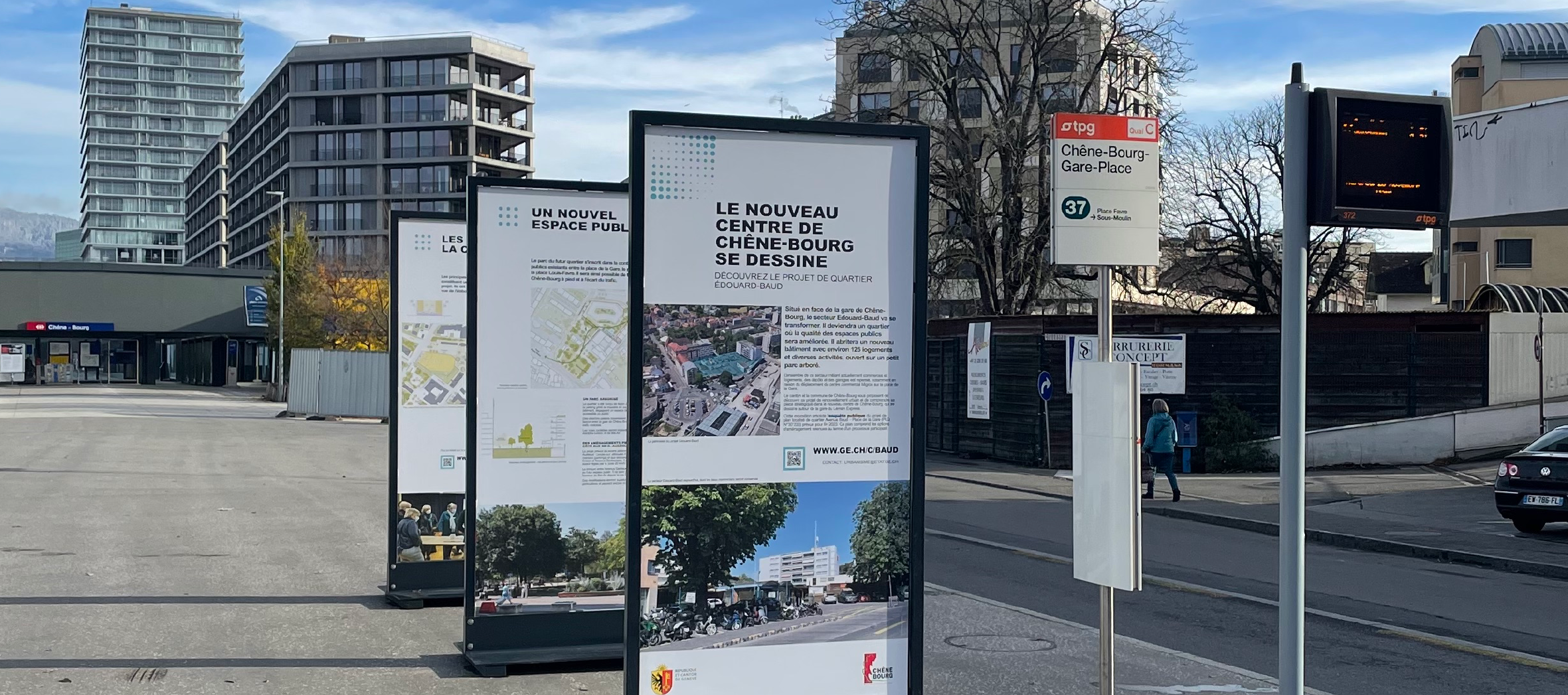 Exposition sur l'esplanade de la gare de Chêne-Bourg