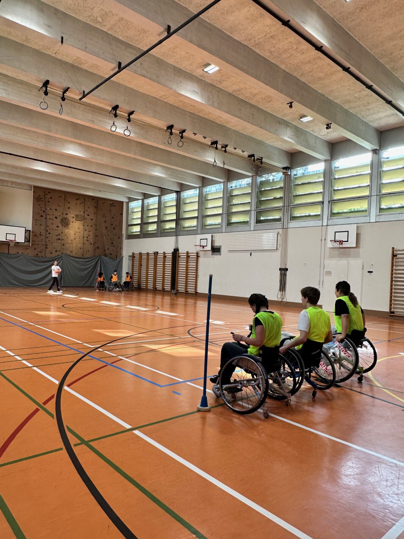 basket en fauteuil roulant