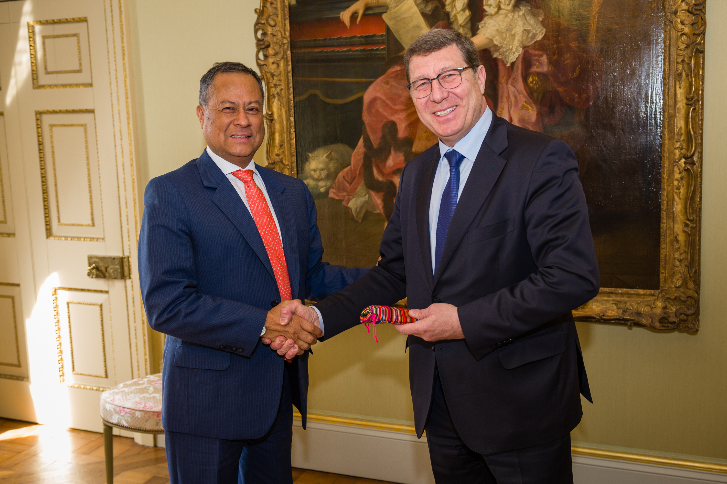 Visite de courtoisie de S.E. Monsieur Luis Alberto CASTRO JOO, Ambassadeur du Pérou en Suisse