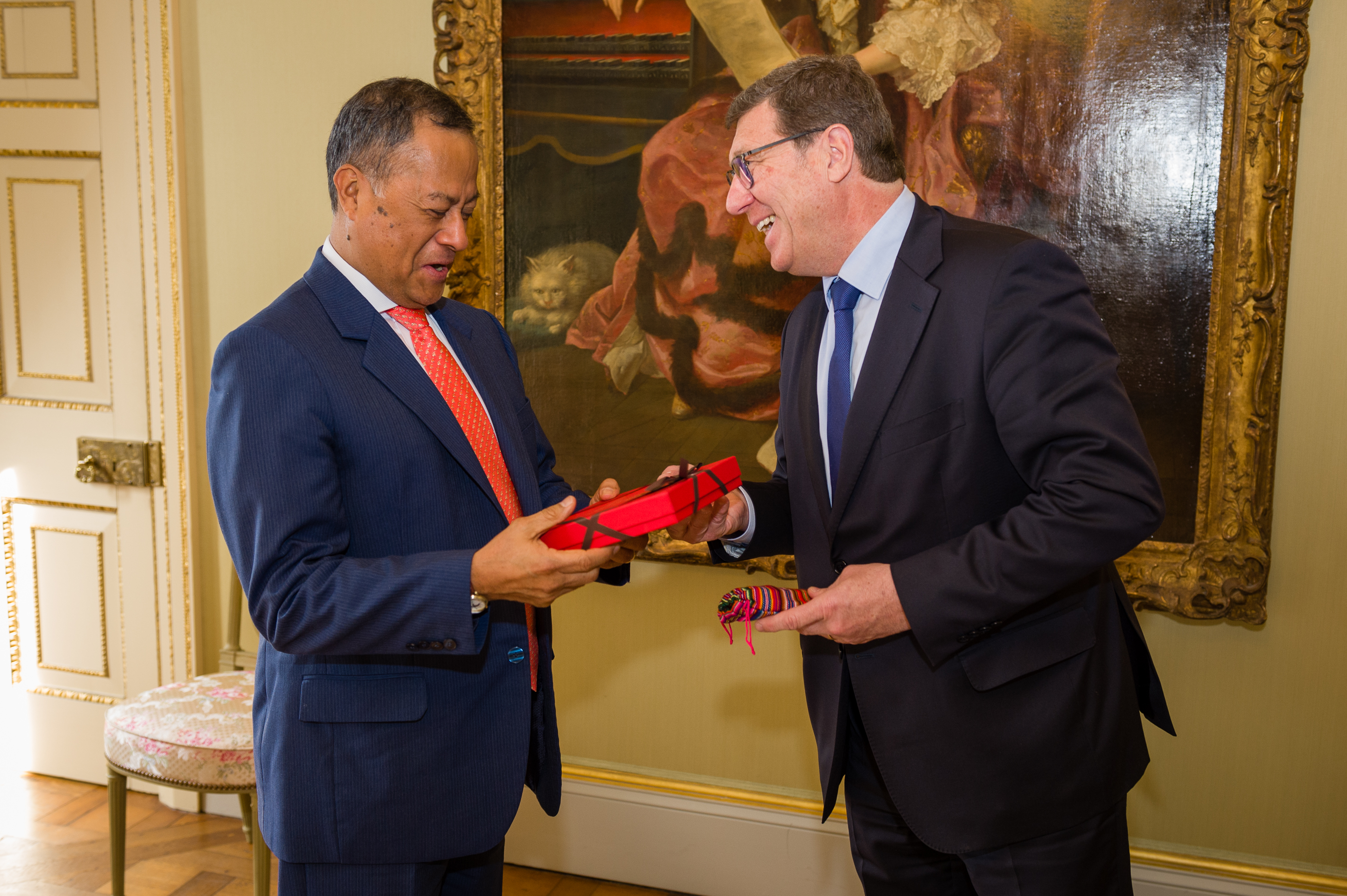 Visite de courtoisie de S.E. Monsieur Luis Alberto CASTRO JOO, Ambassadeur du Pérou en Suisse