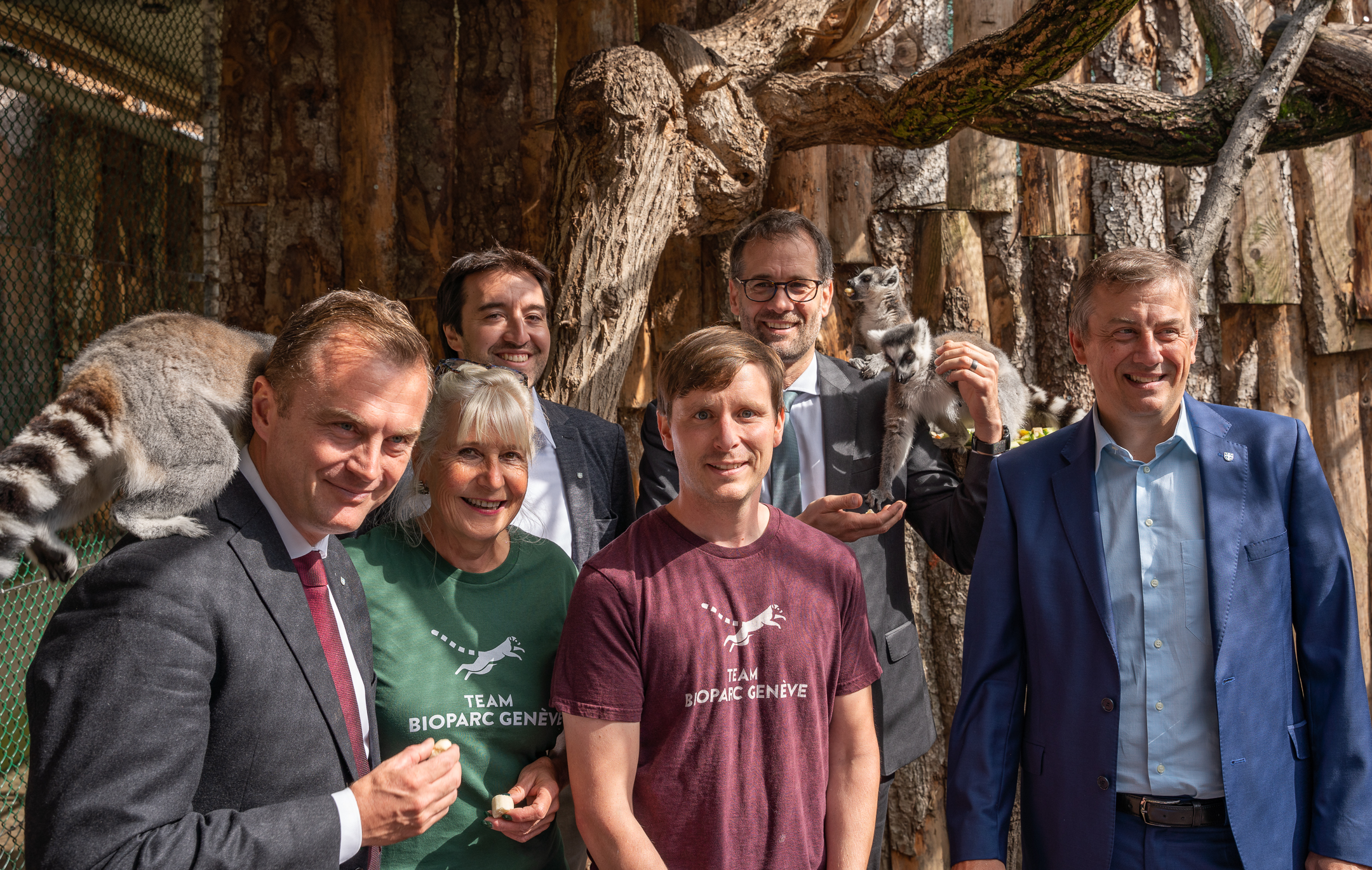 Au premier rang : Marc Kilcher, conseiller administratif de Thônex; Christina Meisser; Tobias Blaha; Pascal Uehlinger, conseiller administratif de Thônex - Au deuxième Rang : Bruno da Silva, maire de Thônex; Antonio Hodgers, conseiller d'Etat.