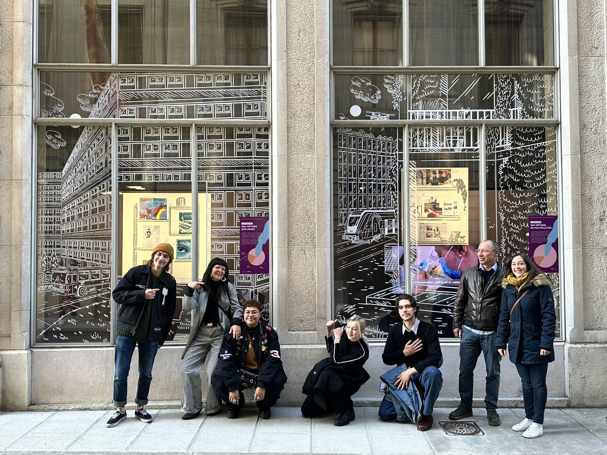 photographie du groupe d'apprentis ayant réalisé l'exposition