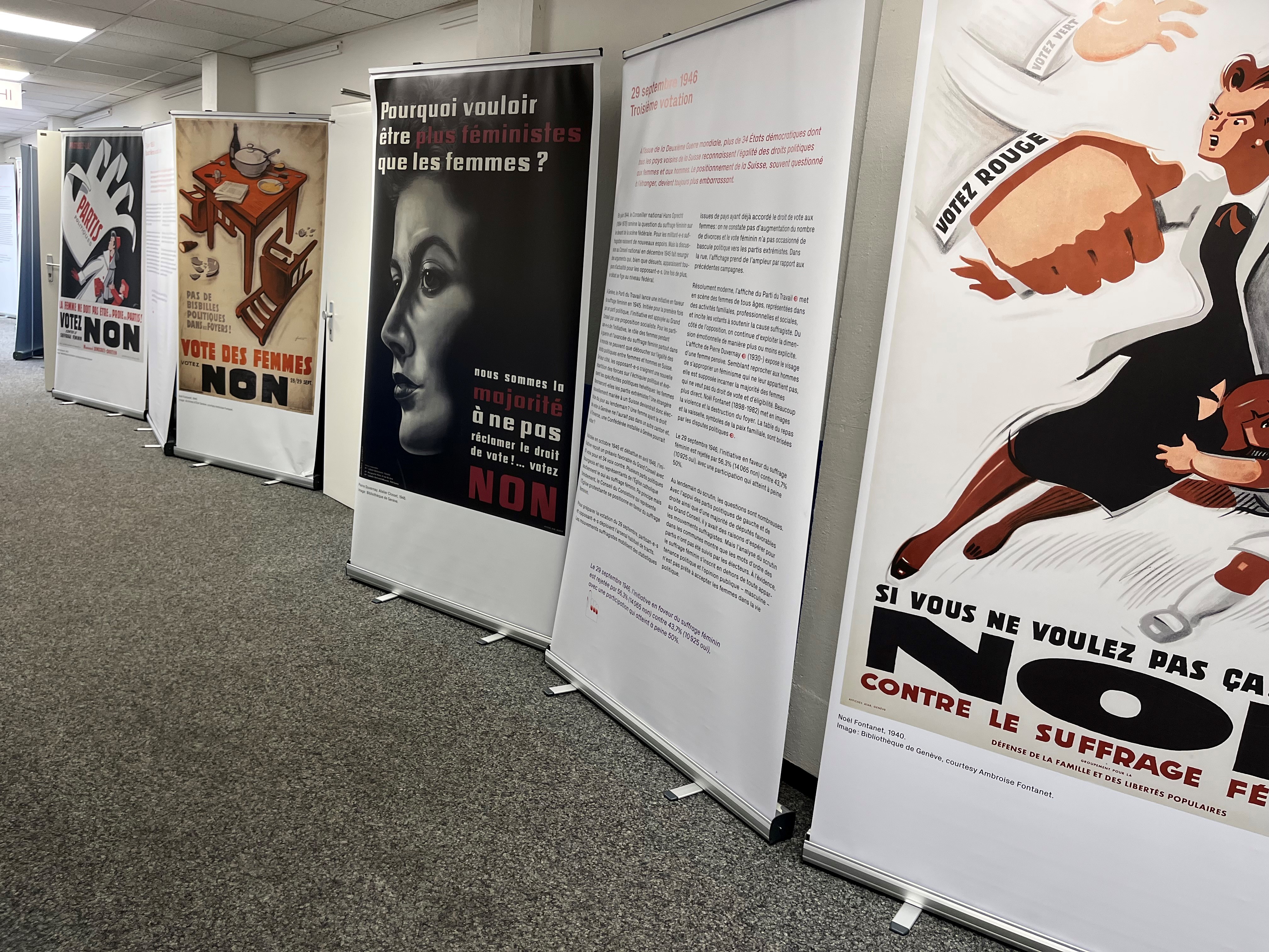 exposition affiches sur le droit de vote dans la maison des associations