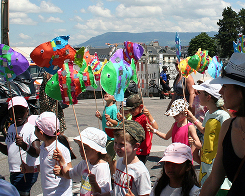 enfants au départ du cortège sur la promenade St-Antoine