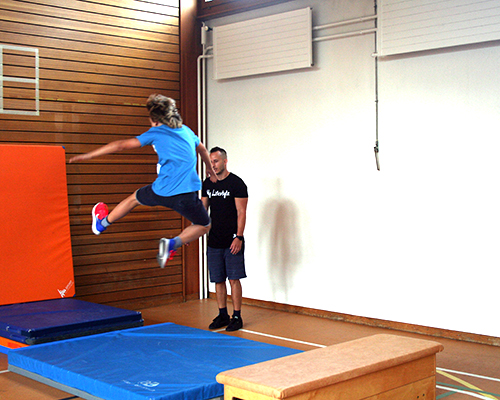 élève participant au concours de saut de détente 