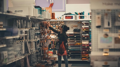 Image d'un commerce, avec une cliente