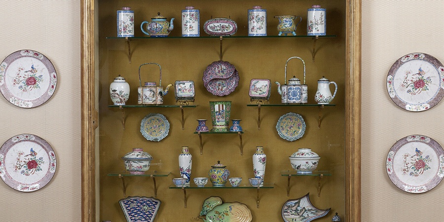 Vitrine du salon chinois. Photothèque du Musée d'art et d'histoire de Genève (MAH) Vitrine du salon chinois. Photothèque du Musée d'art et d'histoire de Genève (MAH)
