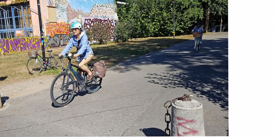 Cycliste en vélo électrique
