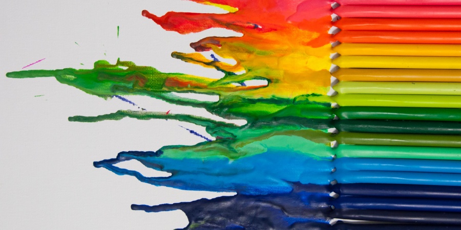 couleurs arc-en-ciel en crayons
