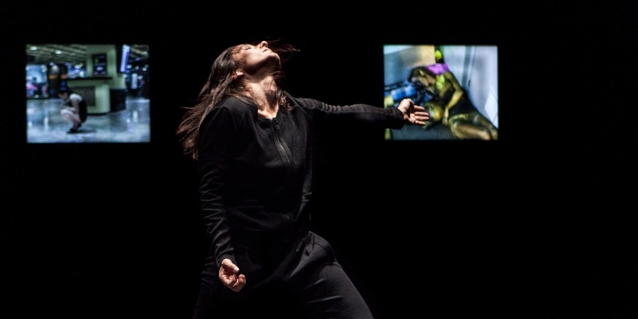 INSERT COINS de Cindy Van Acker & Christian Lutz. Photo: Christian Lutz Cindy Van Acker & Christian Lutz / INSERT COINS. Photo: Christian Lutz