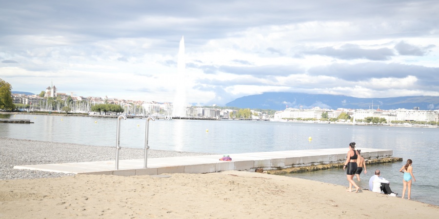 Les douches situées sur les épis à la Plage Publique des Eaux-Vives Aménagements Plage Publique Eaux-Vives