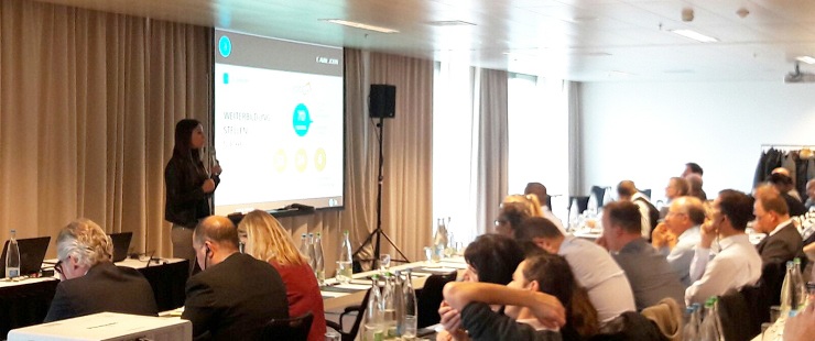 Caroll Singarella, directrice du service des mesures pour l'emploi, présente la stratégie digitale de l'OCE