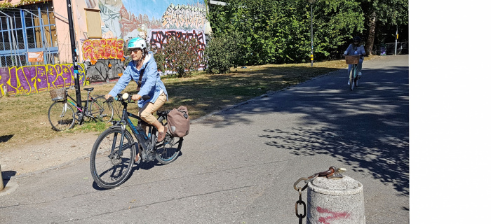 Cycliste en vélo électrique