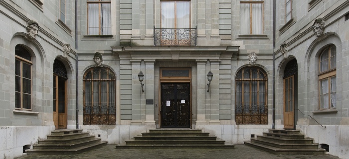 Hôtel Sellon, façade sur cour, vue depuis le portail. Office du patrimoine et des sites, O. Zimmermann