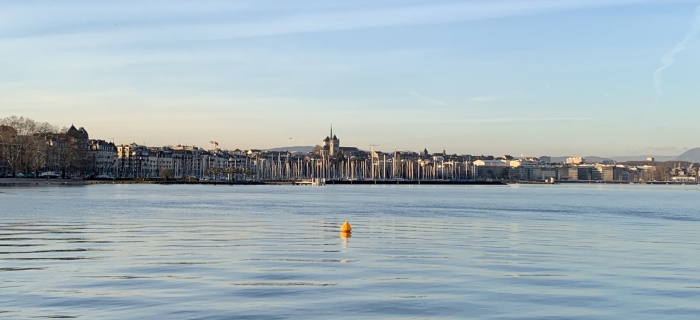 vue de la rade avec la cathédrale