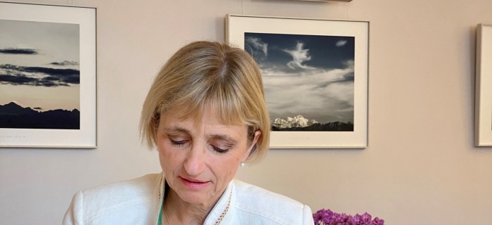 Signature de l'accord par la conseillère d'Etat Fabienne Fischer