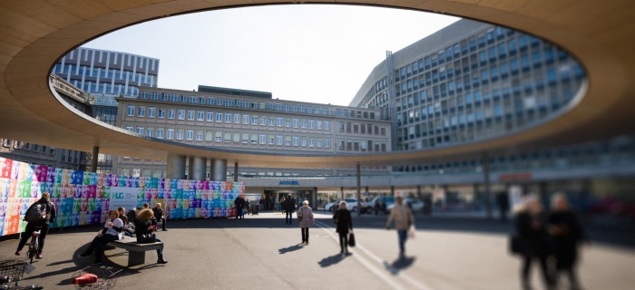 Entrée principale des Hôpitaux Universitaires de Genève