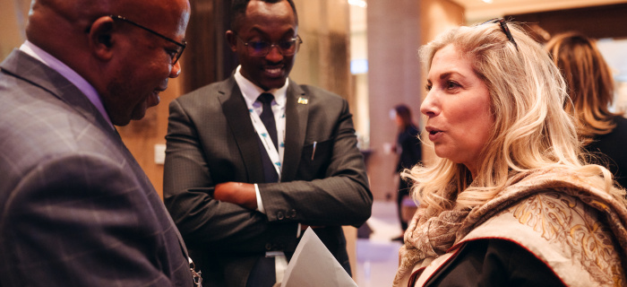 Les représentants du Ministère de la Santé au Rwanda remercient Madame la Conseillère d'État Nathalie Fontanet pour le soutien du Canton de Genève au projet d'élimination de l'hépatite au Rwanda. Photo crédit: SSI - Nadia Oulaby