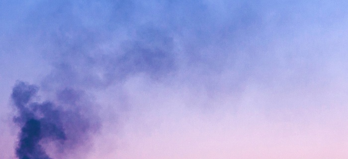 Fumée dans le ciel