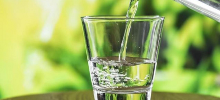 Analyse de l'eau potable en Suisse et recherche de traces de PFAS