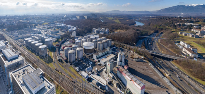 Vue aérienne des citernes de Vernier