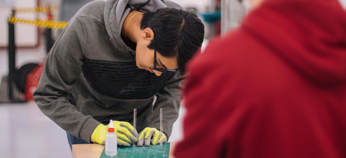 S’insérer sur le marché du travail est un cap, même pour les apprentis qui achèvent leur cursus de formation duale et sont habitués au monde de l’entreprise.