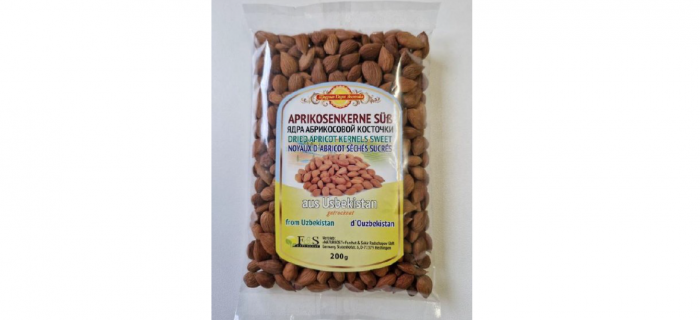 Paquet de noyaux d'abricots séchés et sucrés de la marque Naturkost F&S