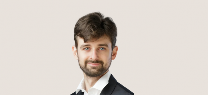 Portrait d'Hugo Houbart, coordinateur de l'initiative refugees[at]work