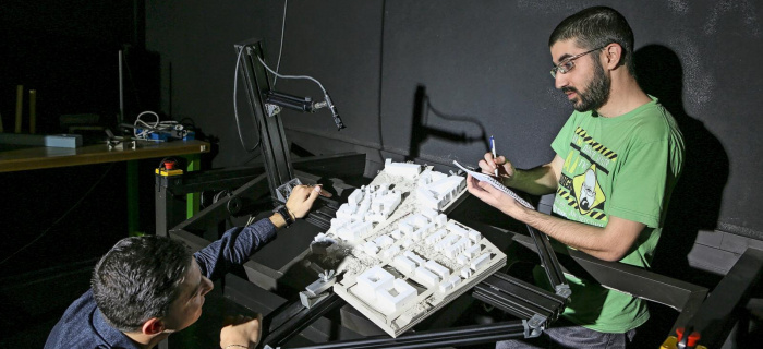 Les étudiants de l'HEPIA observent les répercussions des ombre des bâtiments dans un tissu urbain