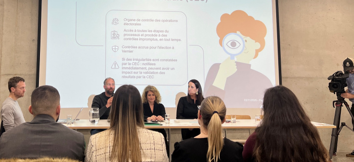 Le Vice-président de la CEC présente les missions de la CEC lors d'une séance d'information.