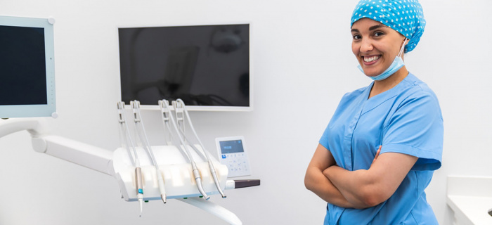 Un hygiéniste dentaire peut être employé ou indépendant au sein d’un cabinet, voire se mettre à son compte