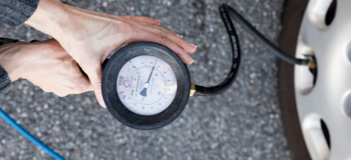 Réglage de la pression des pneus pour réduire le bruit