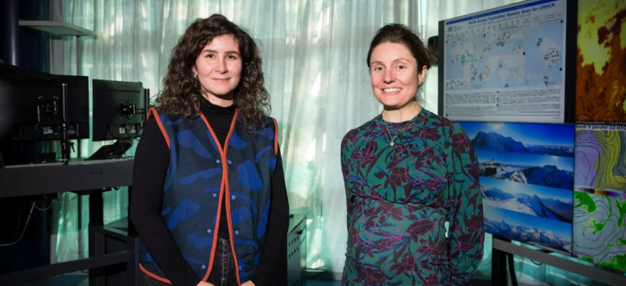 De gauche à droite: Alicia Pache, collaboratrice scientifique, et Aude Untersee, météorologue.