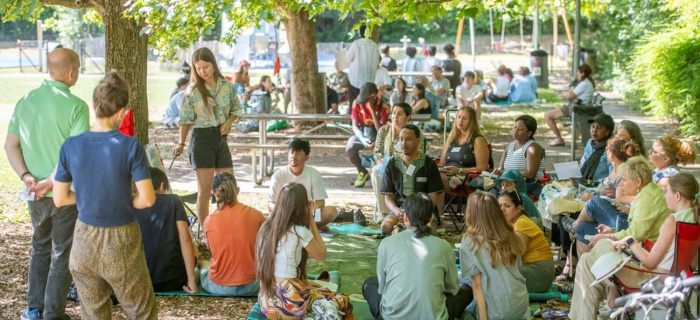 Cours de Français en été au parc de Balexert (Vernier, juillet 2026) © Greg Clément
