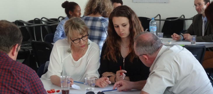 Des participants en plein travail