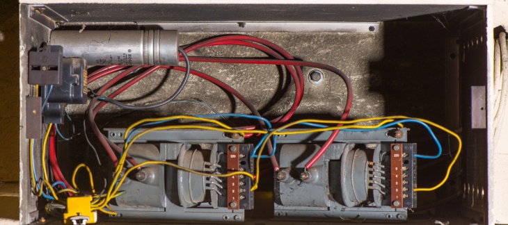 Condensateur d'installation contenant des PCB