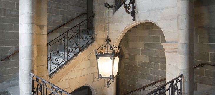 Hôtel Sellon, vue de la cage d'escalier de l'aile gauche sur la cour. Office du patrimoine et des sites, O. Zimmermann Hôtel Sellon, vue de la cage d'escalier de l'aile gauche sur la cour. Office du patrimoine et des sites, O. Zimmermann