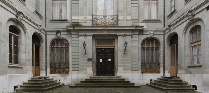 Hôtel Sellon, façade sur cour, vue depuis le portail. Office du patrimoine et des sites, O. Zimmermann Hôtel Sellon, façade sur cour, vue depuis le portail. Office du patrimoine et des sites, O. Zimmermann