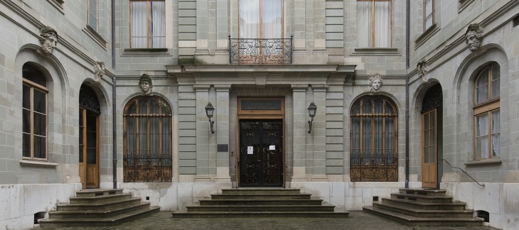 Hôtel Sellon, façade sur cour, vue depuis le portail. Office du patrimoine et des sites, O. Zimmermann