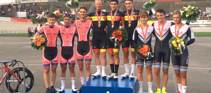 L'équipe genevoise sur la première marche du podium TSP Cadre Cycliste Genève a gagné les championnats Suisse de Team Sprint