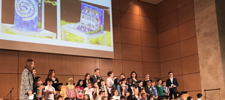 Les élèves de l'école des Libellules lors de la remise de prix au Palais des Nations