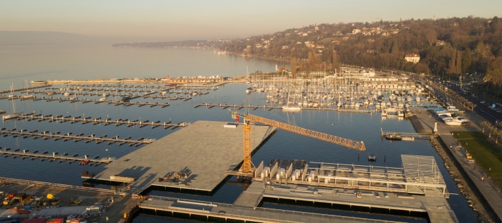Chantier du nouveau Port-Noir (en bas : Maison de la pêche à droite, plateforme dériveurs au milieu, estacades flottantes à gauche) de la Plage Publique des Eaux-Vives (janvier 2020) © Etat de Genève Port Plage Publique Eaux-Vives